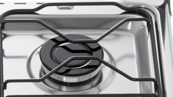 Quemadores esmaltados en cubierta con la nueva cocina F 2608 Inox