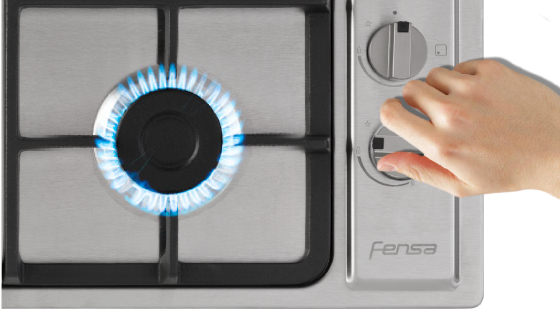 Encendido eléctrico incorporado en cada perilla con la Encimera FCE 4HF